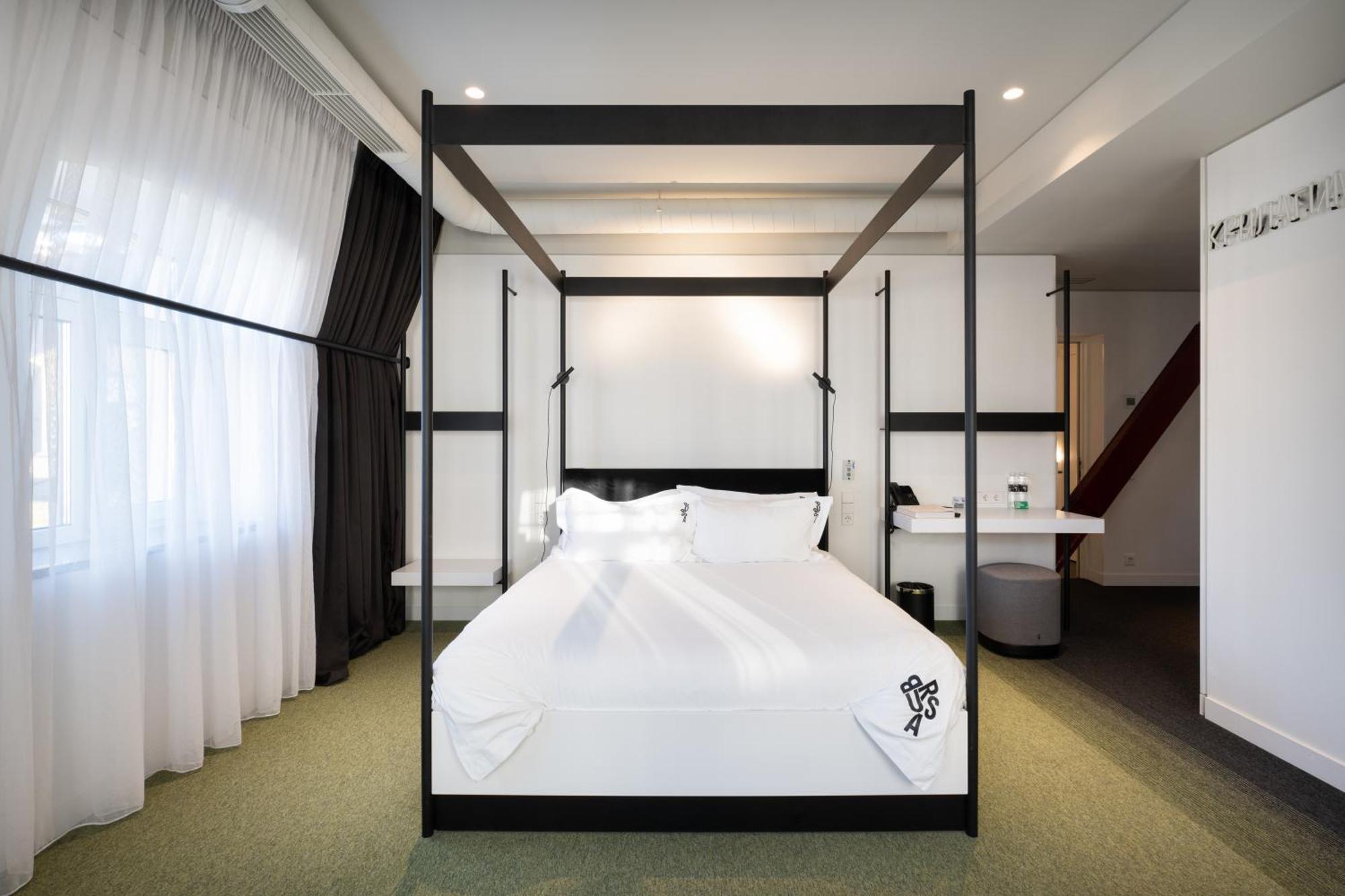 Bursa Hotel Kiev Bagian luar foto
