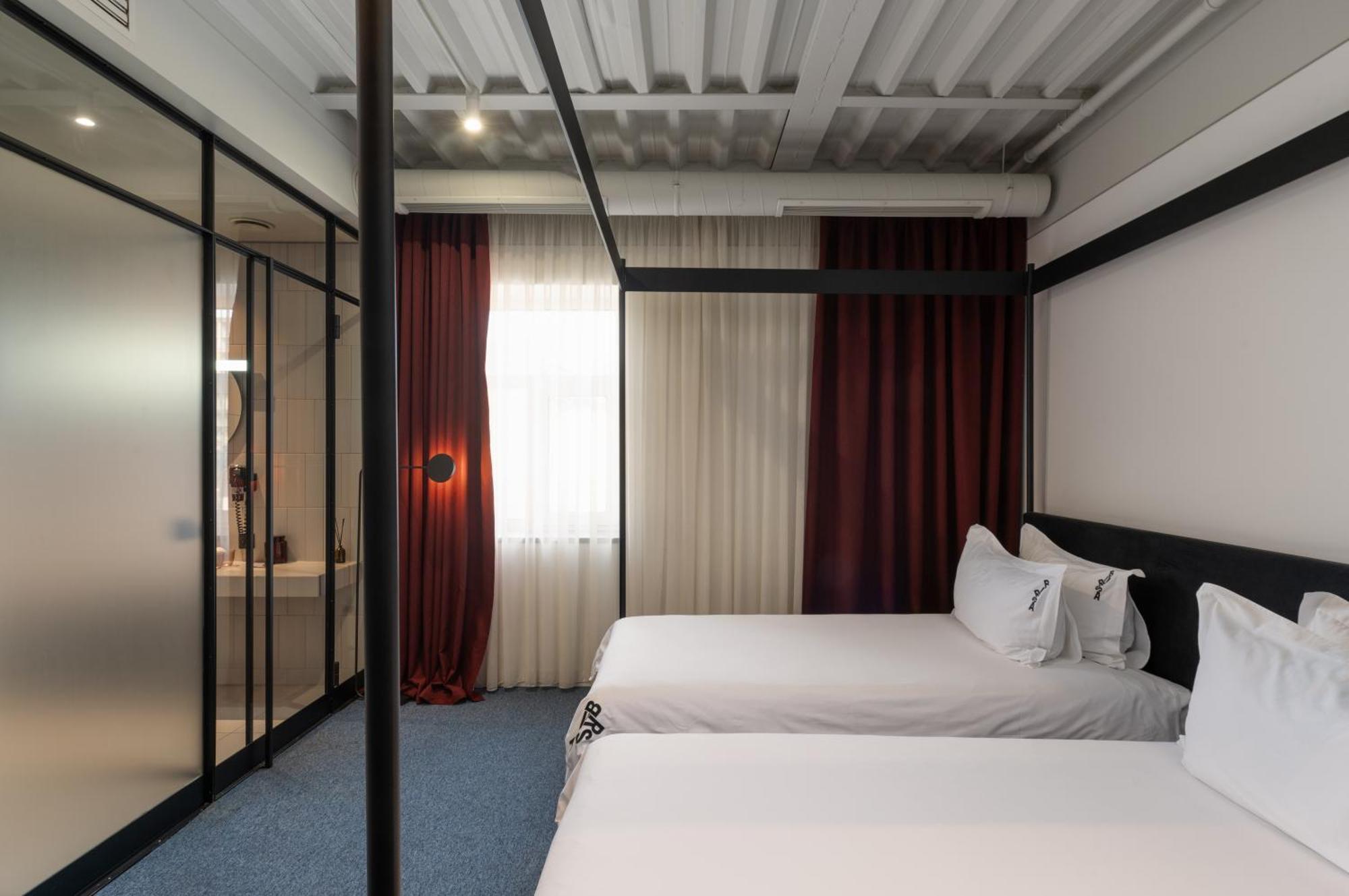 Bursa Hotel Kiev Bagian luar foto