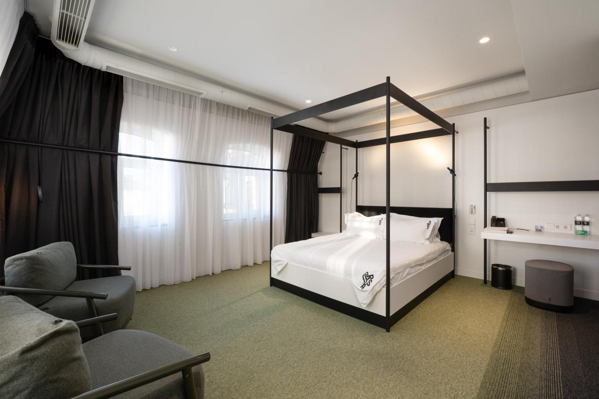 Bursa Hotel Kiev Bagian luar foto