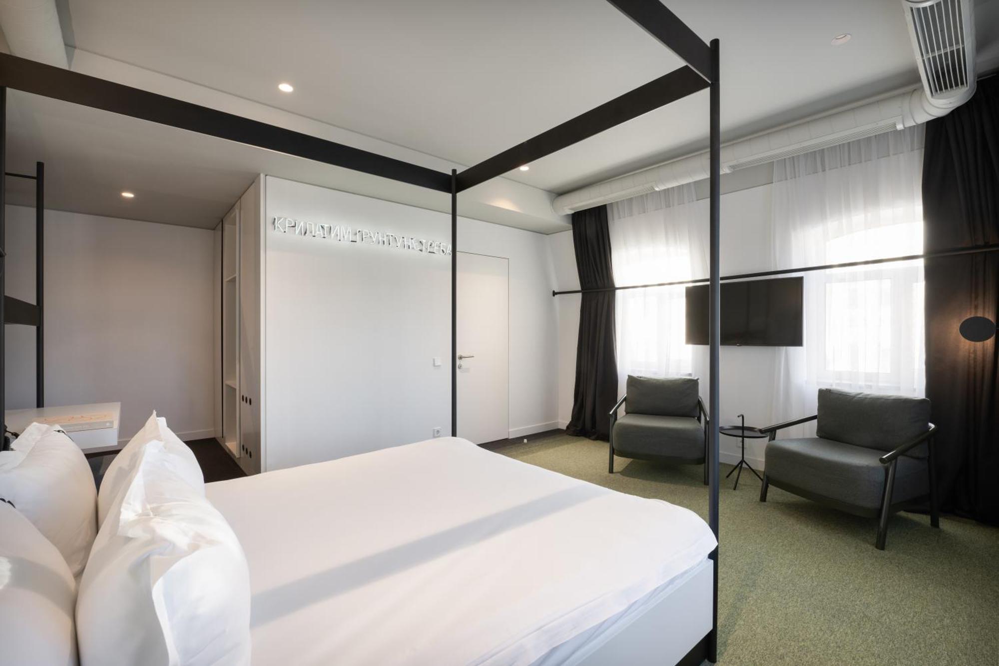 Bursa Hotel Kiev Bagian luar foto