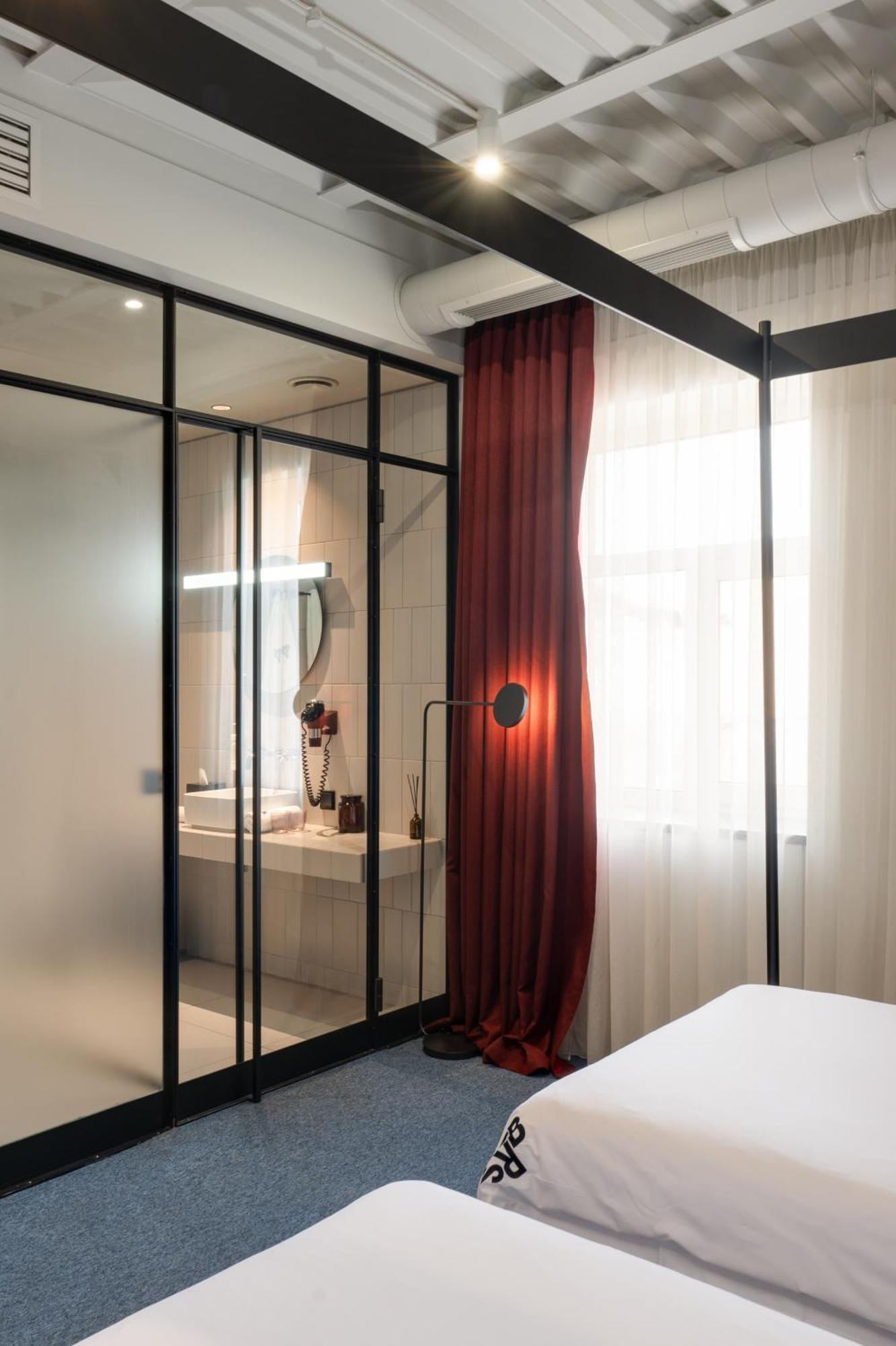 Bursa Hotel Kiev Bagian luar foto