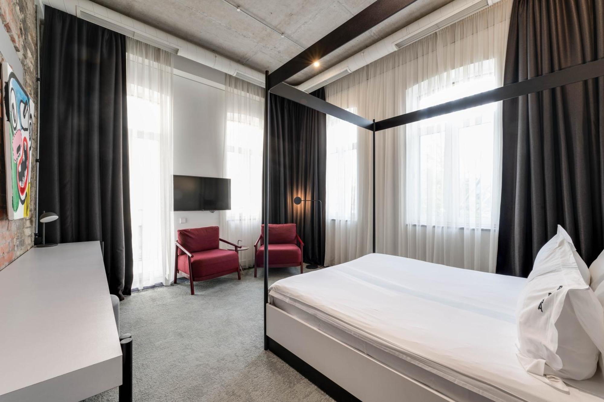 Bursa Hotel Kiev Bagian luar foto